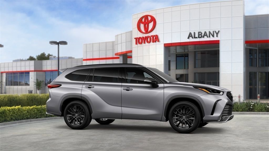 New 2025 Toyota Highlander XSE image 13