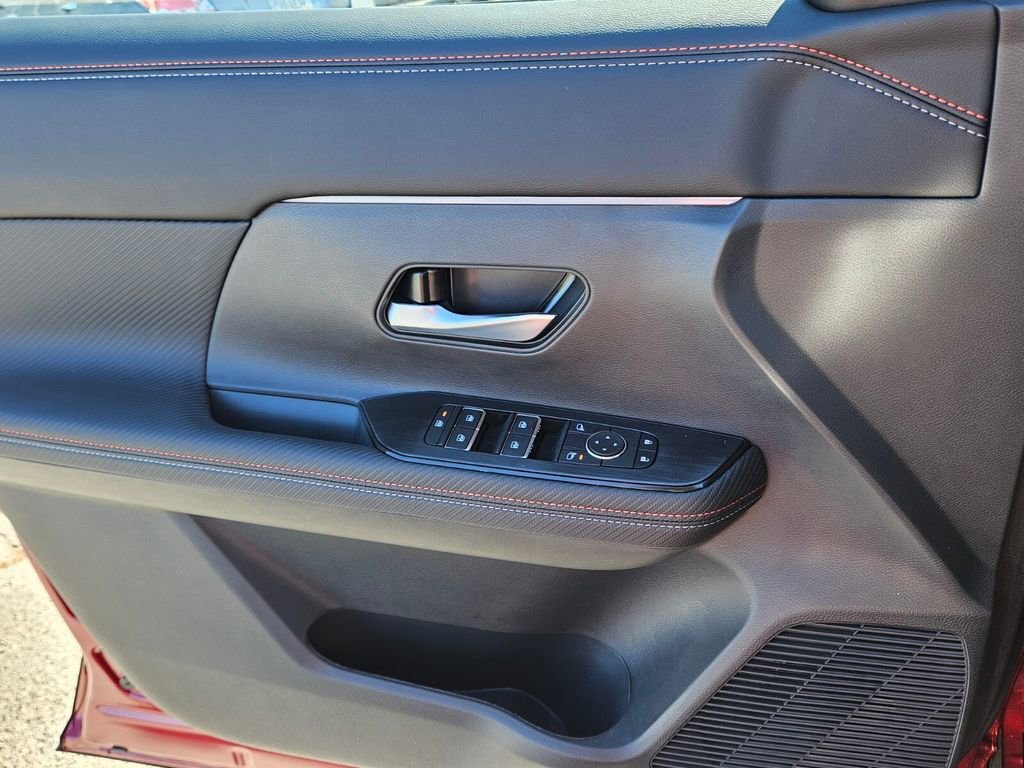 New 2026 Nissan Kicks SR image 28