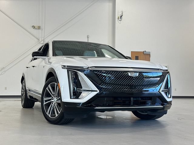 Used 2025 Cadillac Lyriq Luxury w/ LPO, Floor Liner Package AWD/4WD image 1