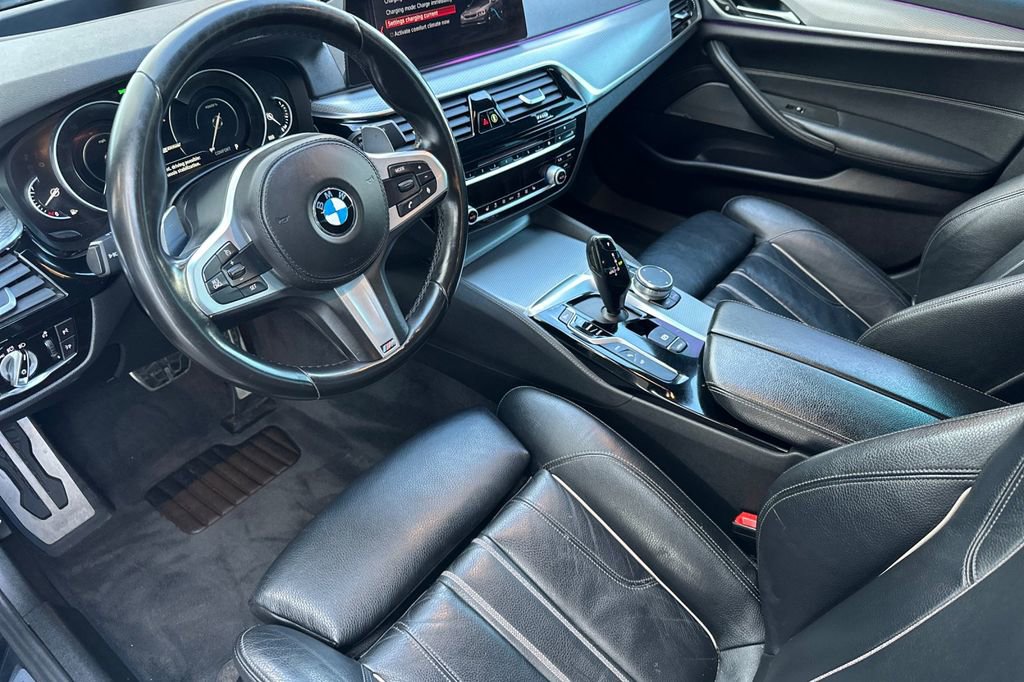 Used 2019 BMW 530e w/ M Sport Package image 9