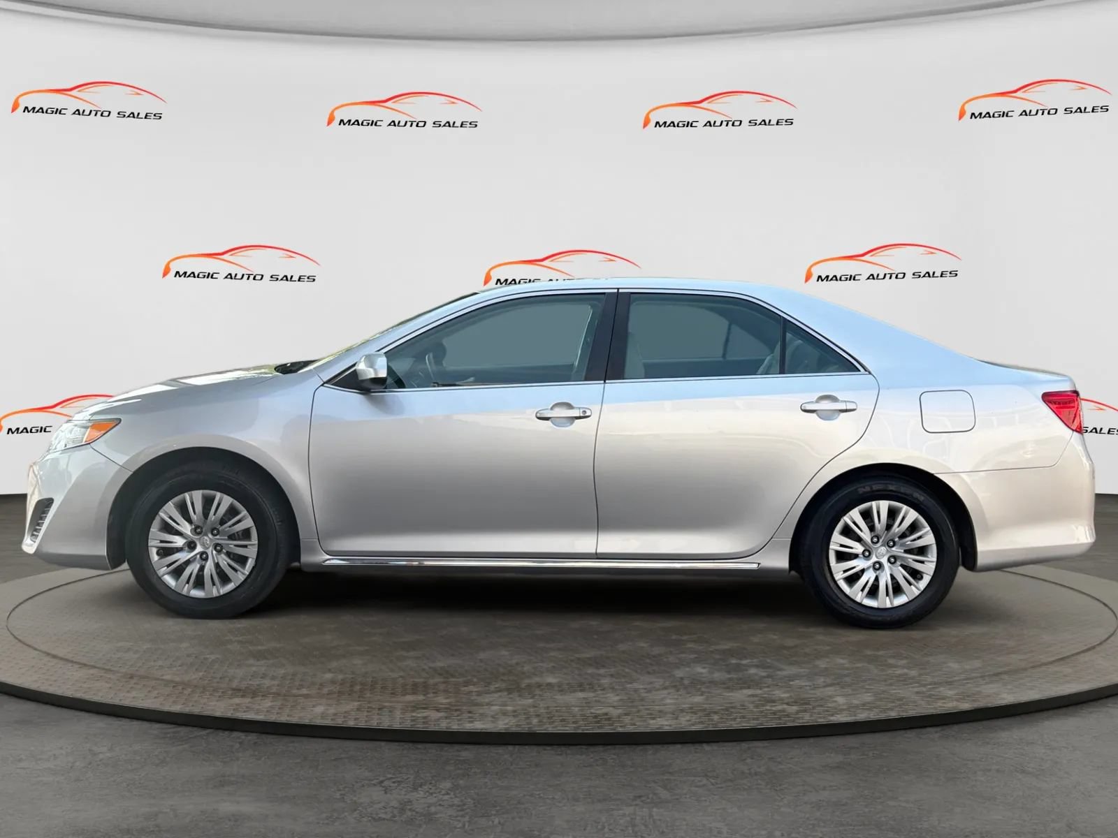 Used 2012 Toyota Camry LE FWD image 7