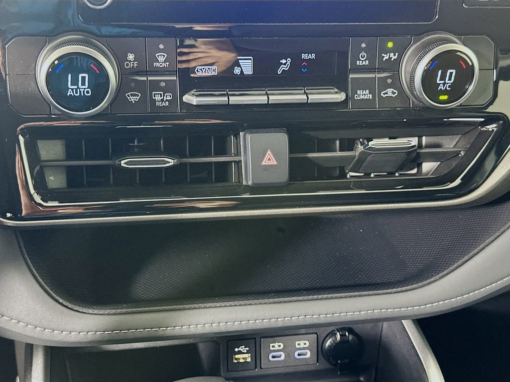 Certified 2025 Toyota Highlander LE FWD image 16
