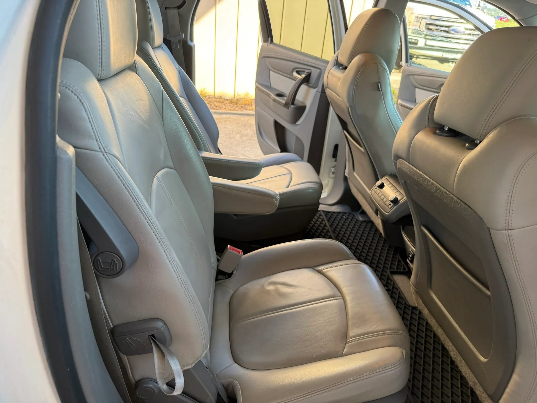 Used 2015 GMC Acadia SLT w/ Open Road Package FWD image 23