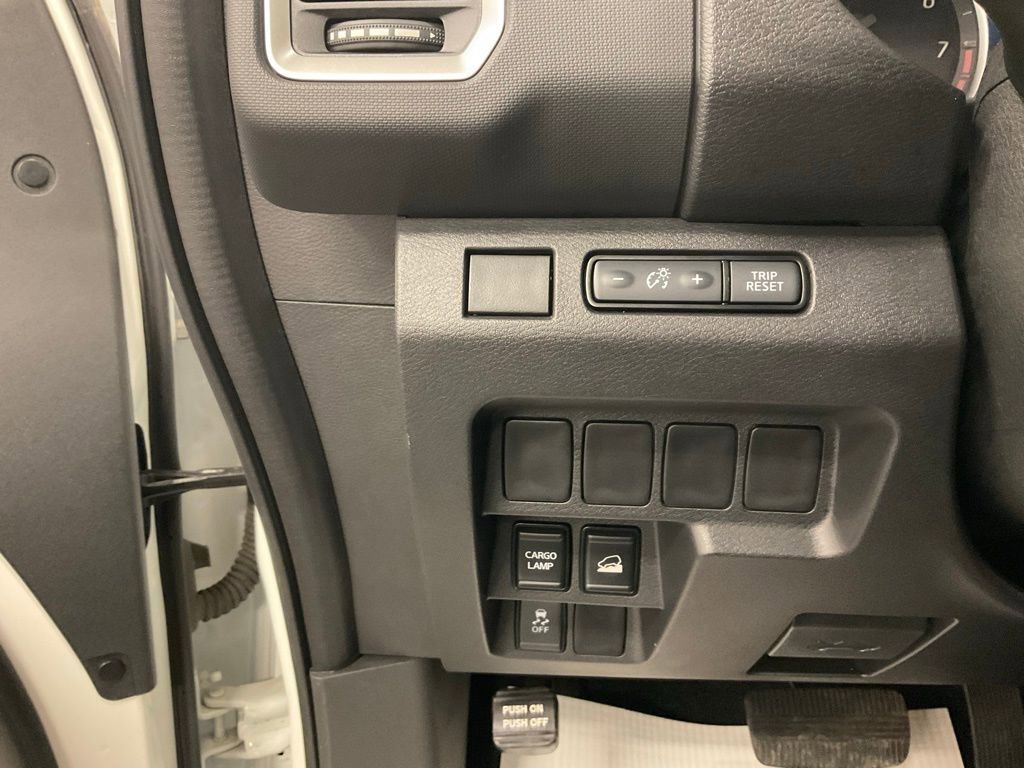 Used 2024 Nissan Frontier SV image 18