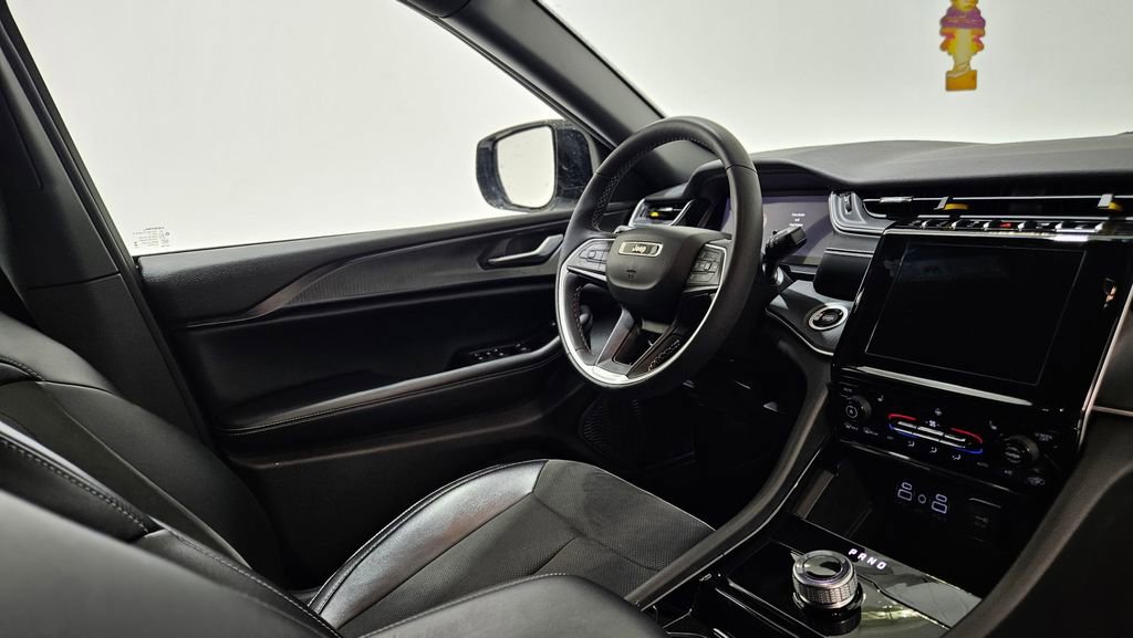 Used 2023 Jeep Grand Cherokee Altitude image 18