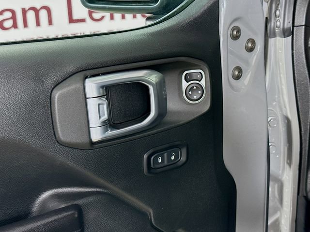 Used 2021 Jeep Gladiator Mojave w/ Cold Weather Group image 18