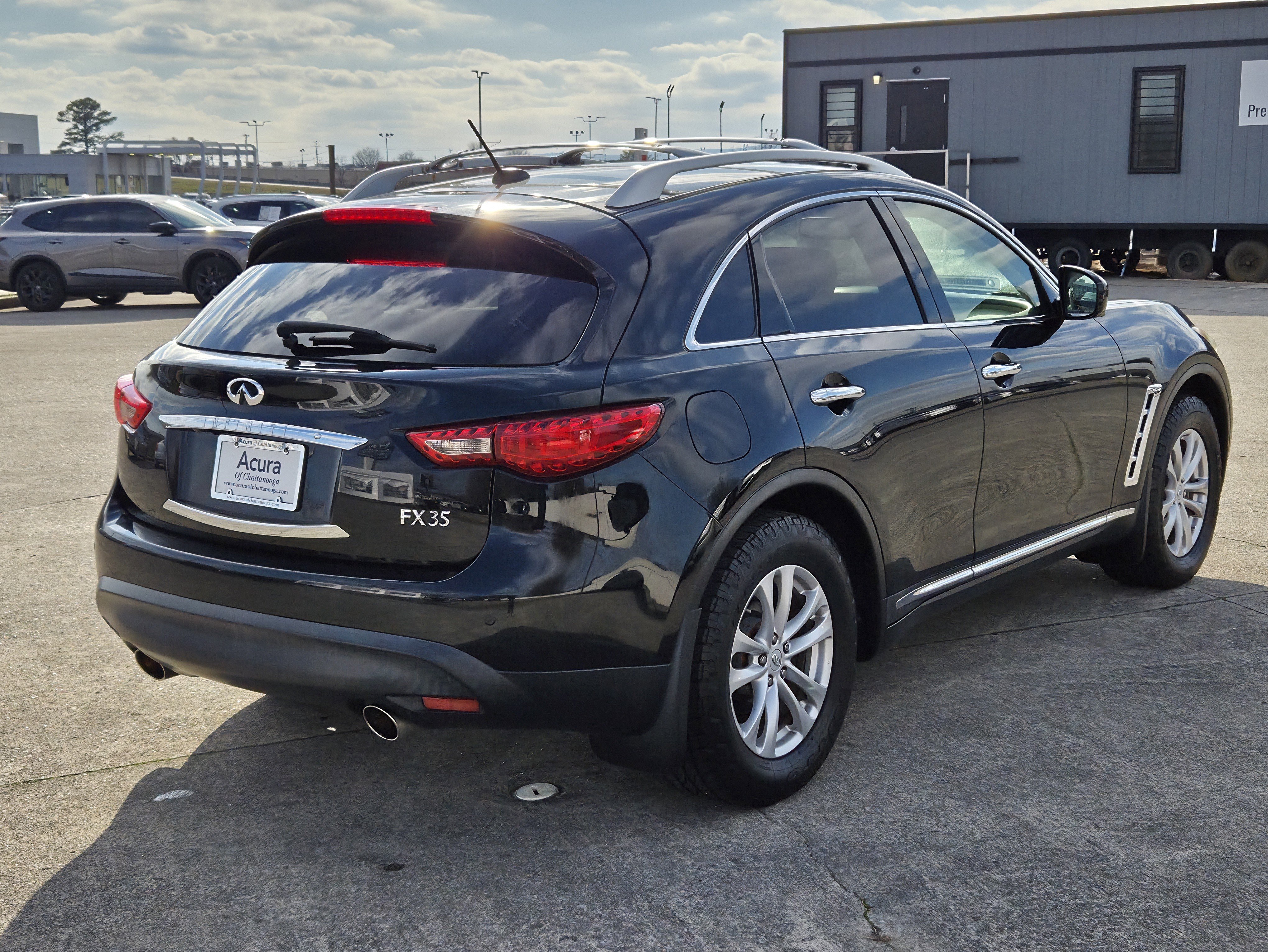 Used 2011 INFINITI FX35 2WD w/ Premium Pkg image 4