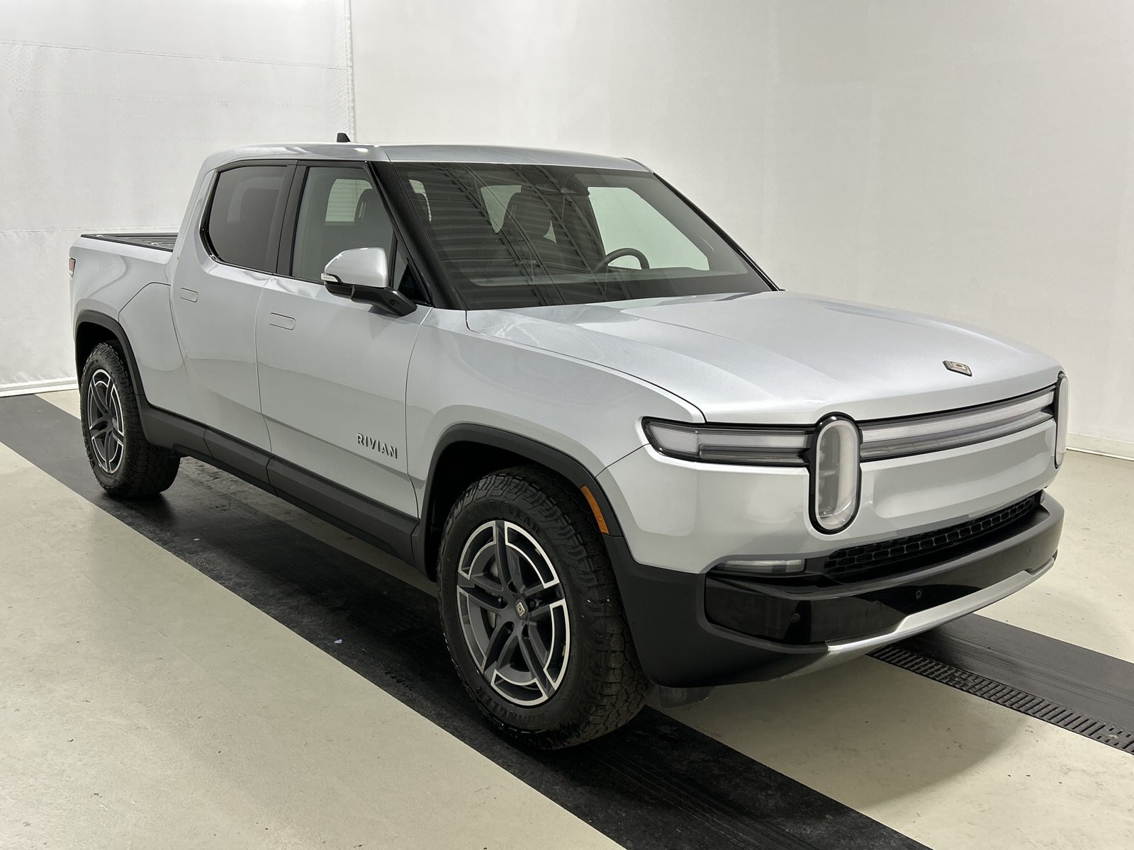 Used 2025 Rivian R1T Adventure Dual AWD/4WD image 7