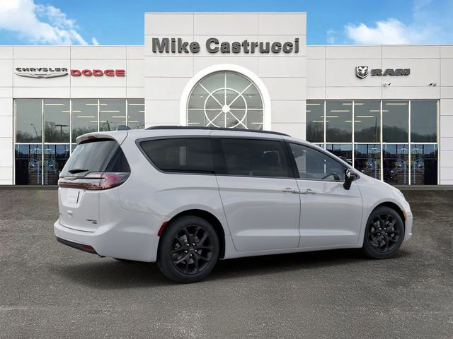 New 2026 Chrysler Pacifica Limited w/ S Appearance Package image 5