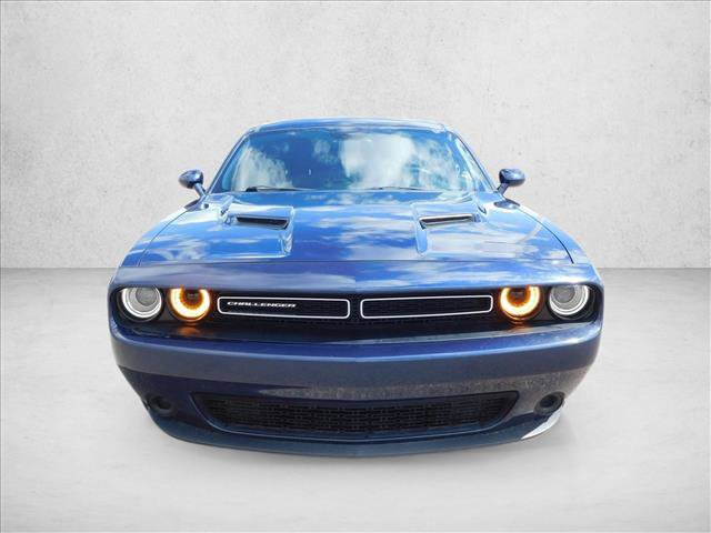 Used 2016 Dodge Challenger SXT w/ Driver Convenience Group RWD image 4