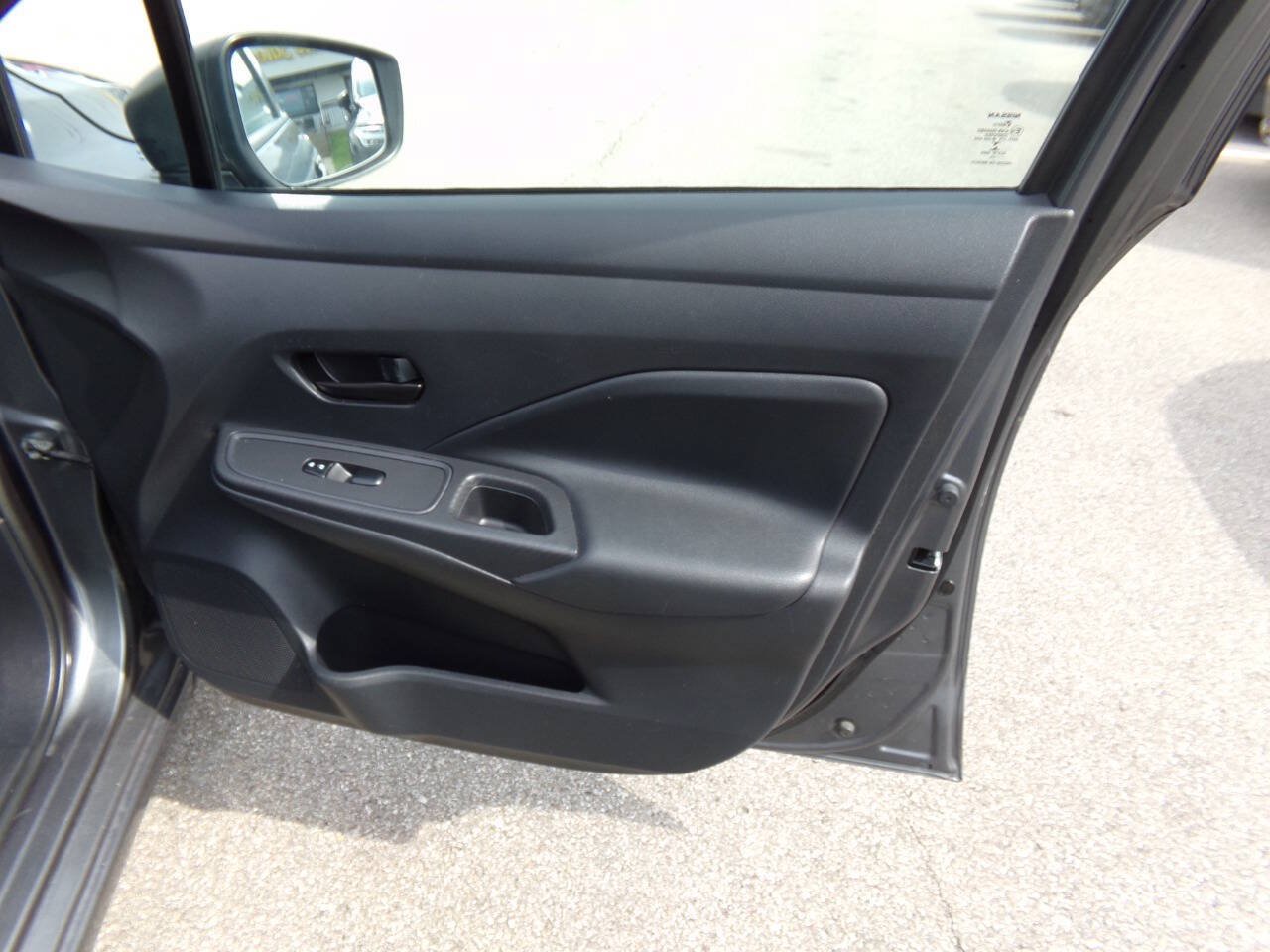 Used 2020 Nissan Versa S FWD image 32