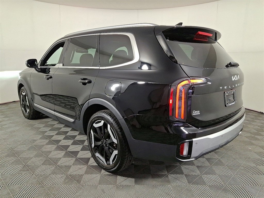 Used 2023 Kia Telluride EX w/ EX Captain's Chair Package image 8