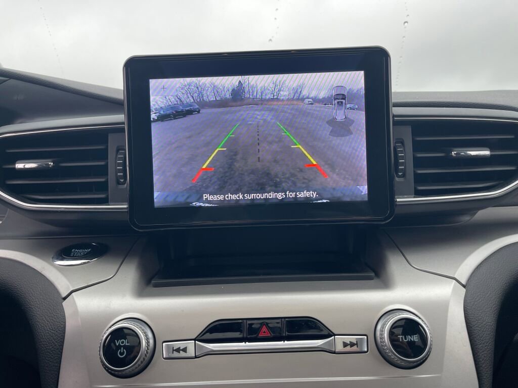 Used 2022 Ford Explorer XLT w/ Equipment Group 202A image 9