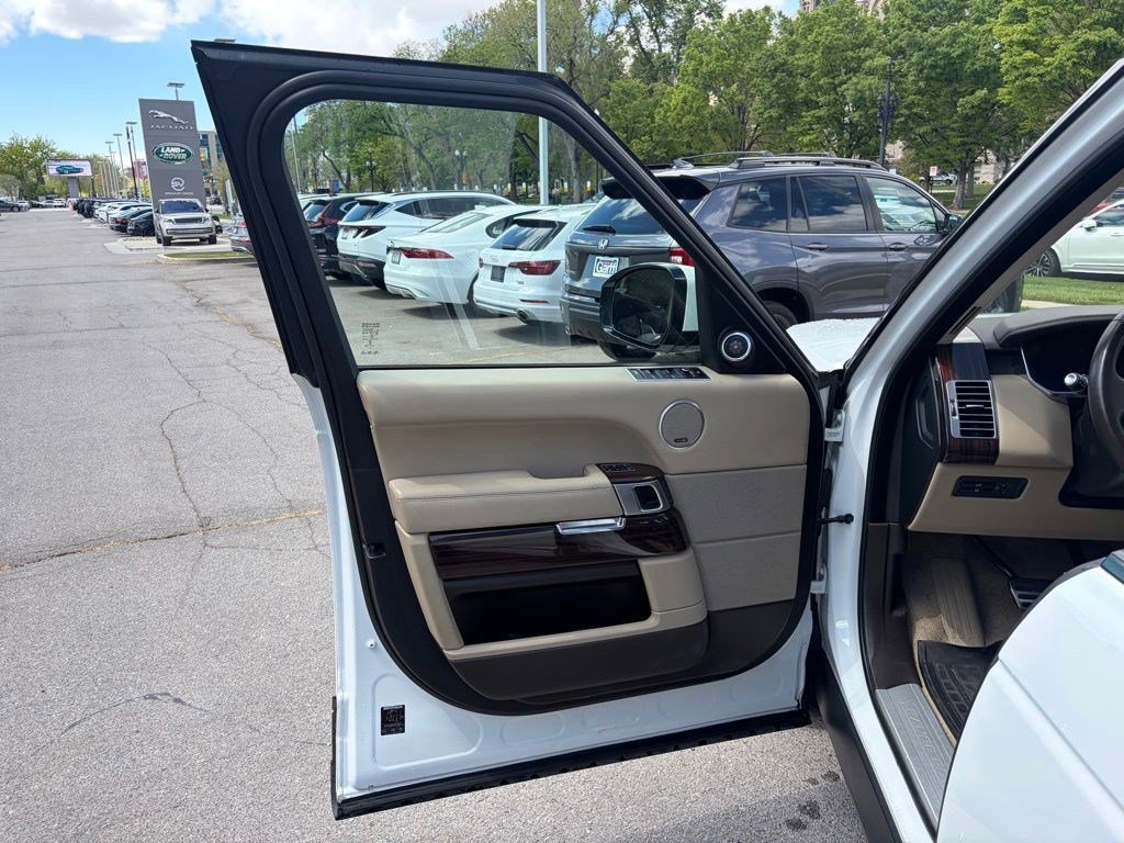 Used 2015 Land Rover Range Rover Supercharged image 18