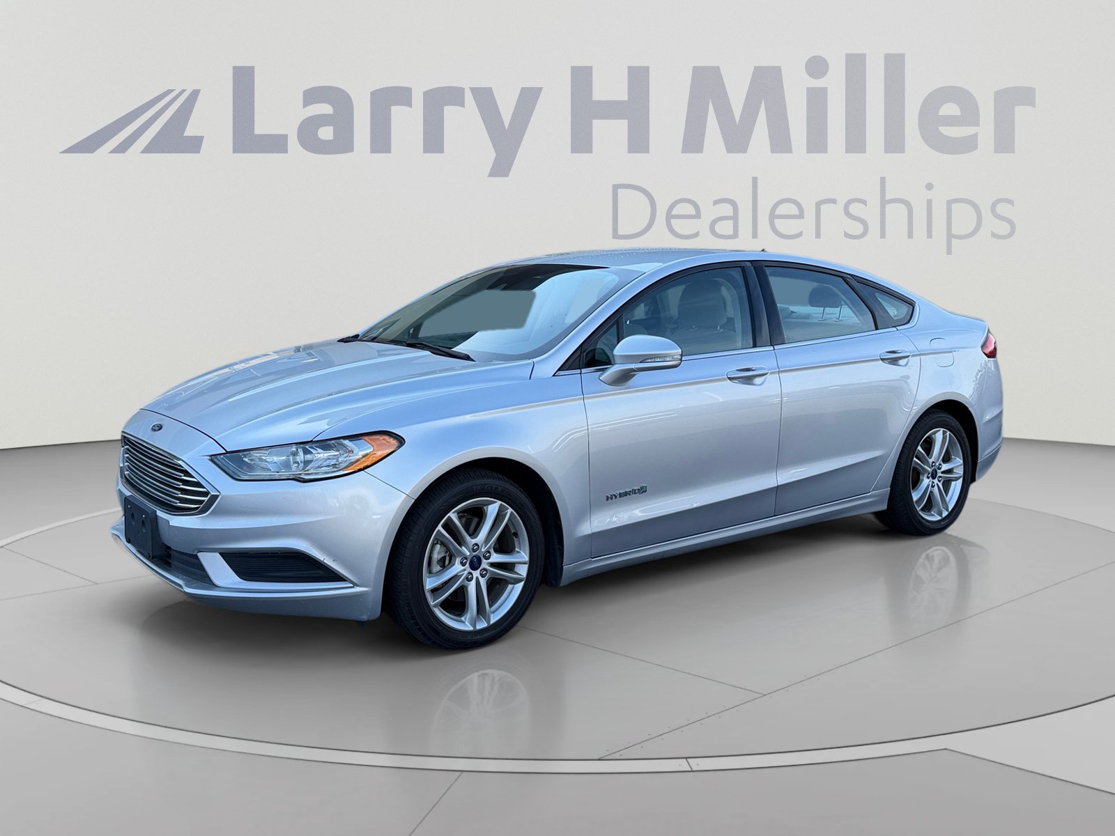 Used 2018 Ford Fusion SE FWD image 1