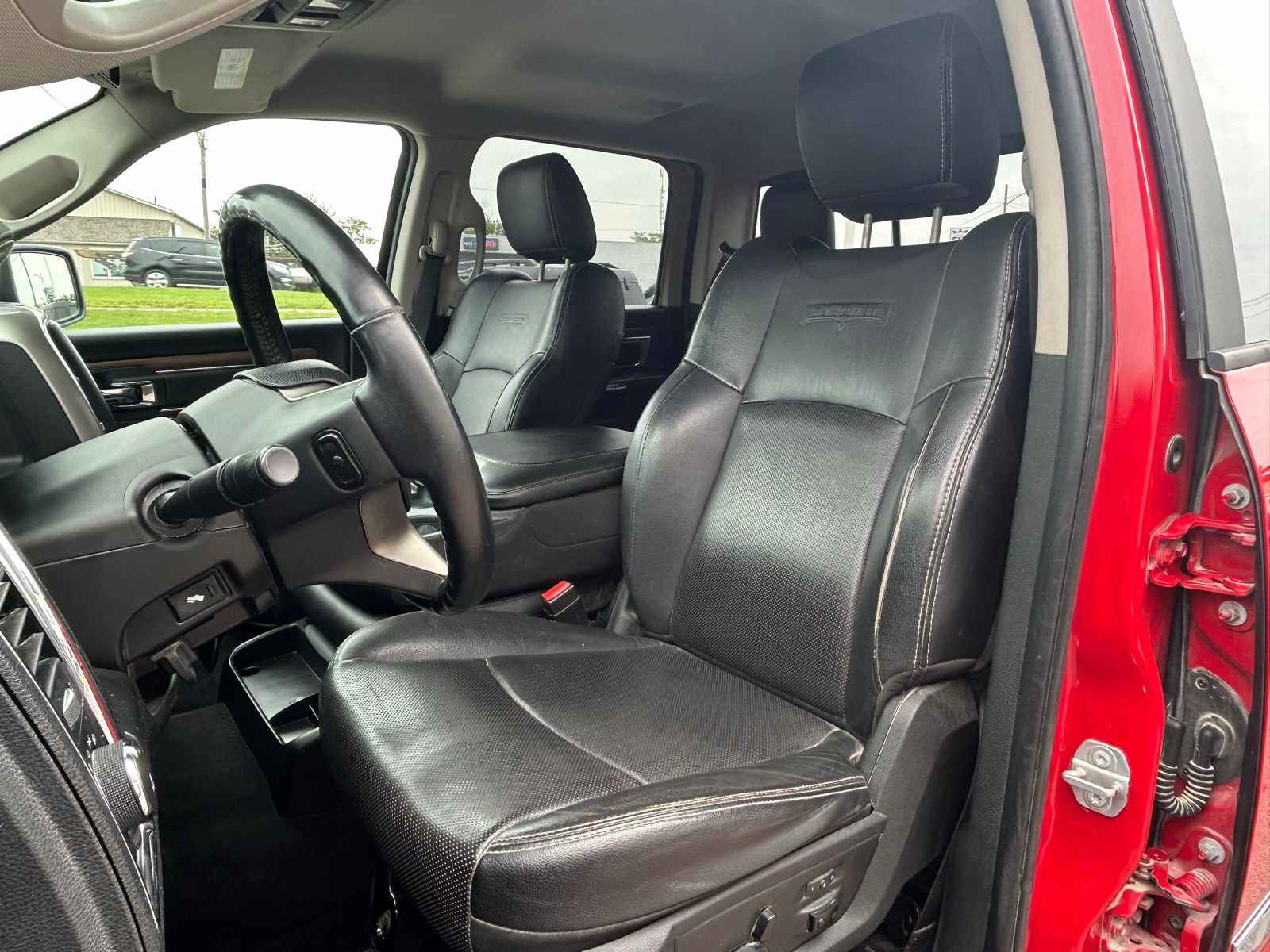Used 2017 RAM 1500 Laramie AWD/4WD image 10
