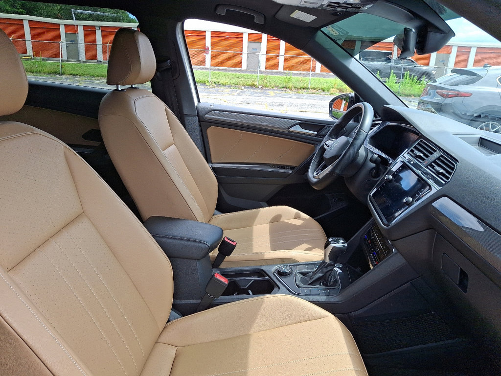 Used 2022 Volkswagen Tiguan SE R-Line image 12