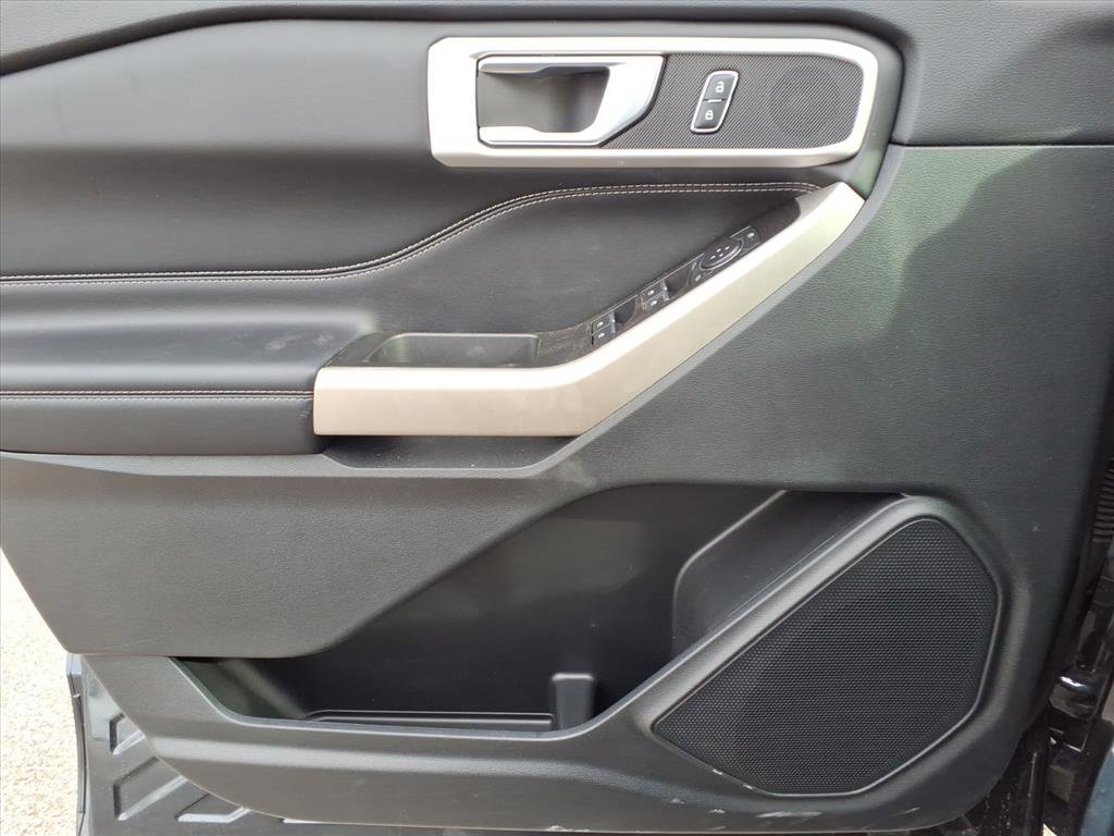 Used 2022 Ford Explorer XLT w/ Equipment Group 202A image 24