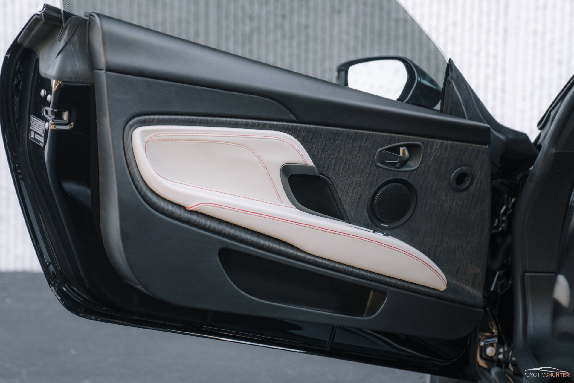 Used 2019 Aston Martin DBS Superleggera RWD image 16