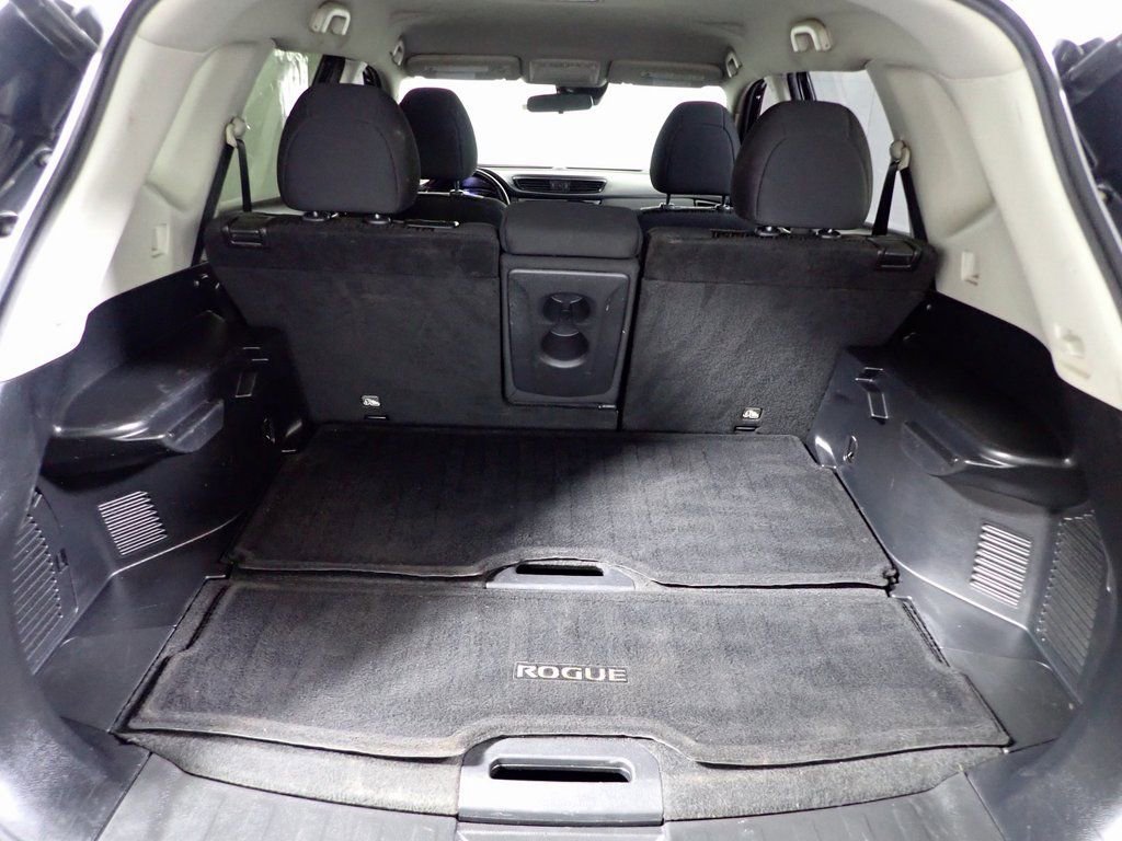 Used 2020 Nissan Rogue SV image 16