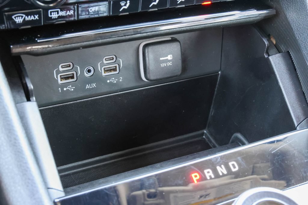 Used 2024 Jeep Grand Cherokee Laredo AWD/4WD image 17