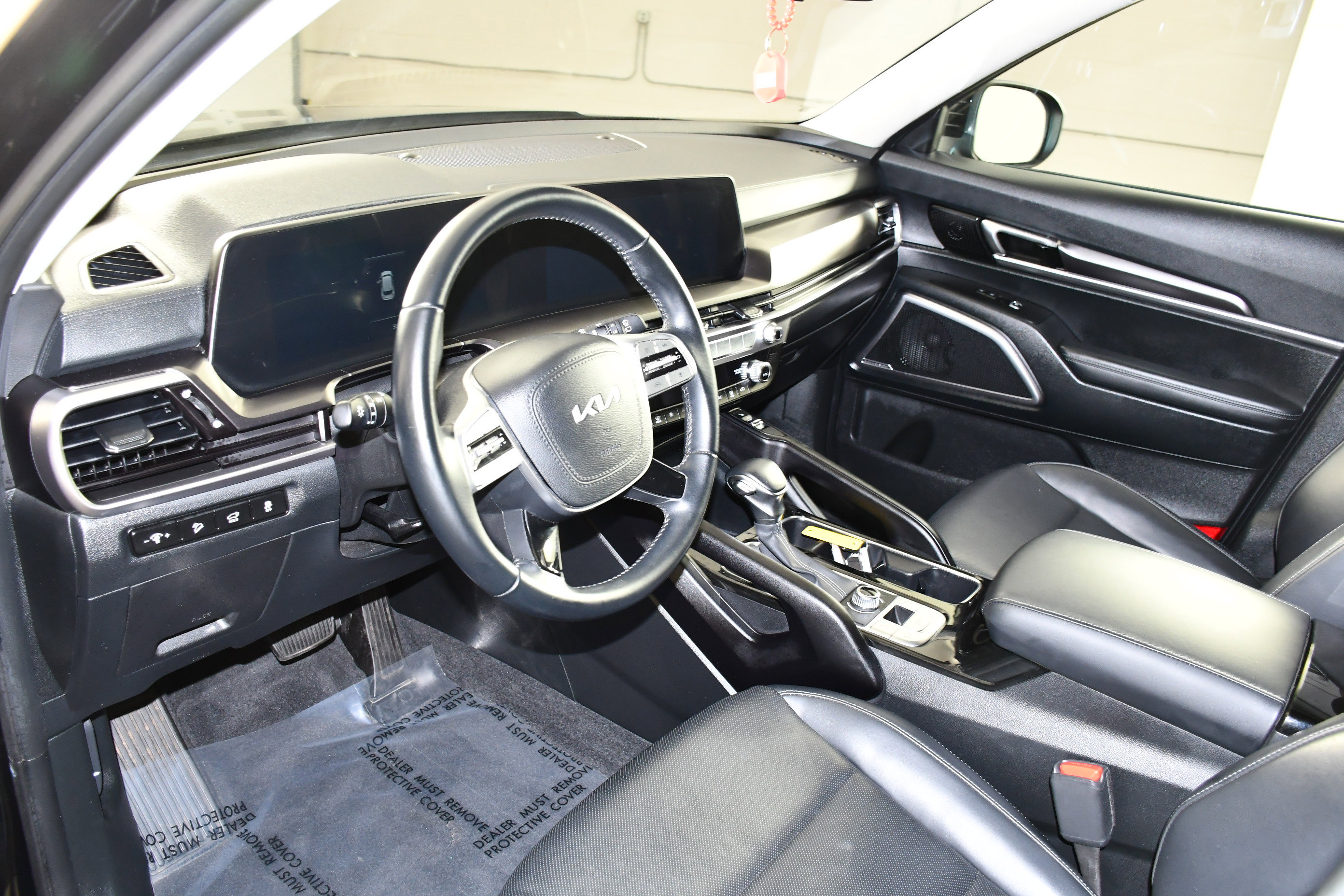 Used 2025 Kia Telluride S image 2