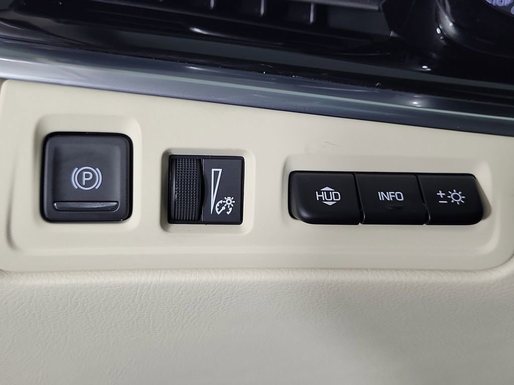 Certified 2023 Cadillac XT6 Premium Luxury w/ Technology Package FWD image 32