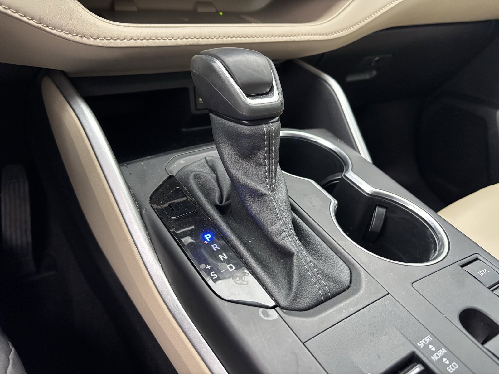 Used 2025 Toyota Highlander XLE image 8