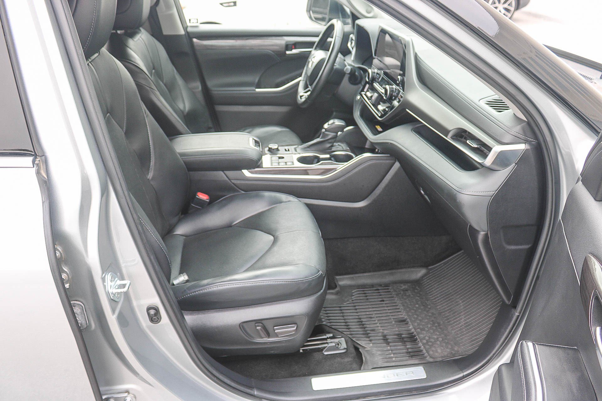Used 2023 Toyota Highlander Limited AWD/4WD image 18