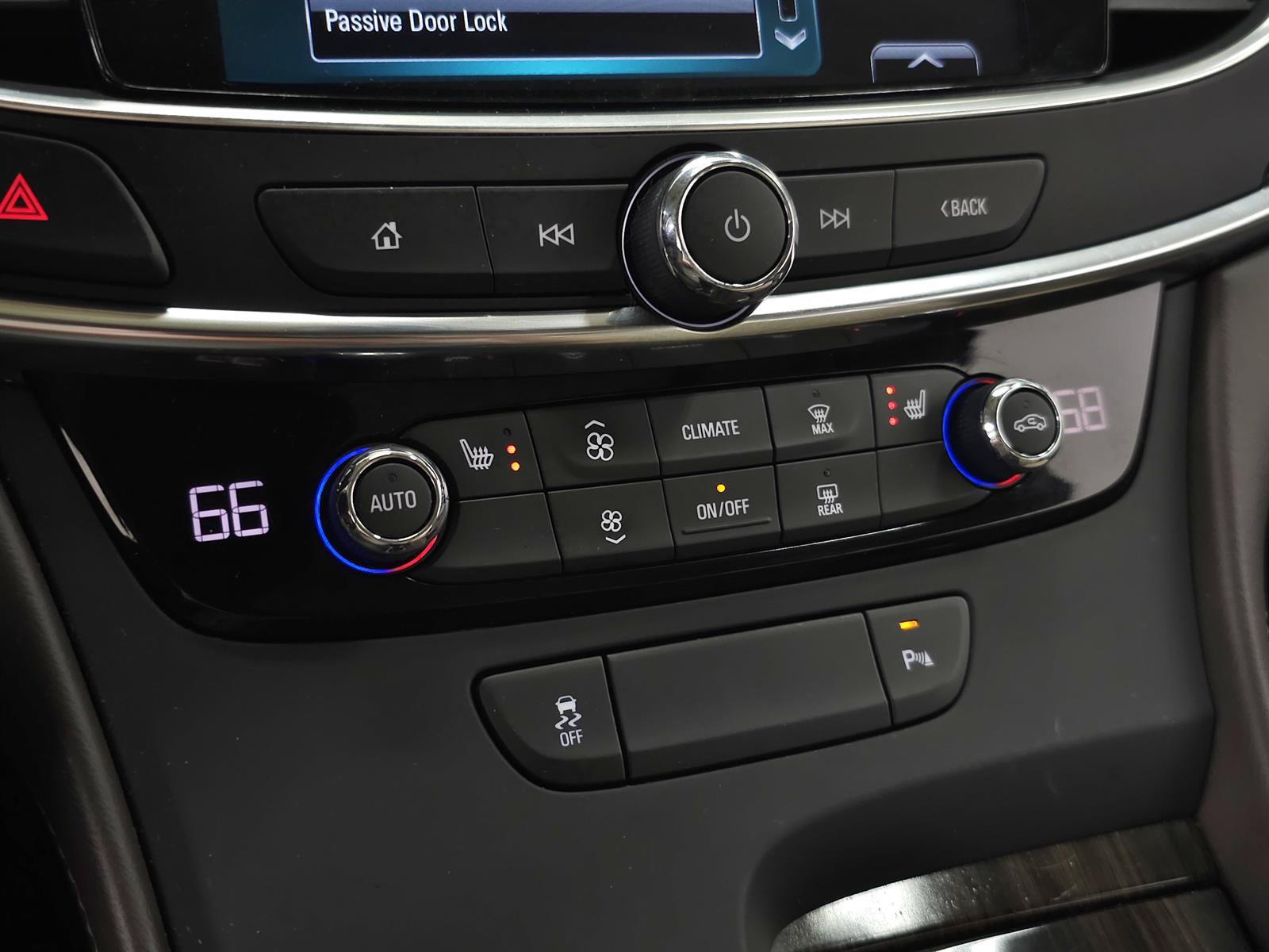 Used 2018 Buick LaCrosse Essence w/ Sun and Shade Package FWD image 26
