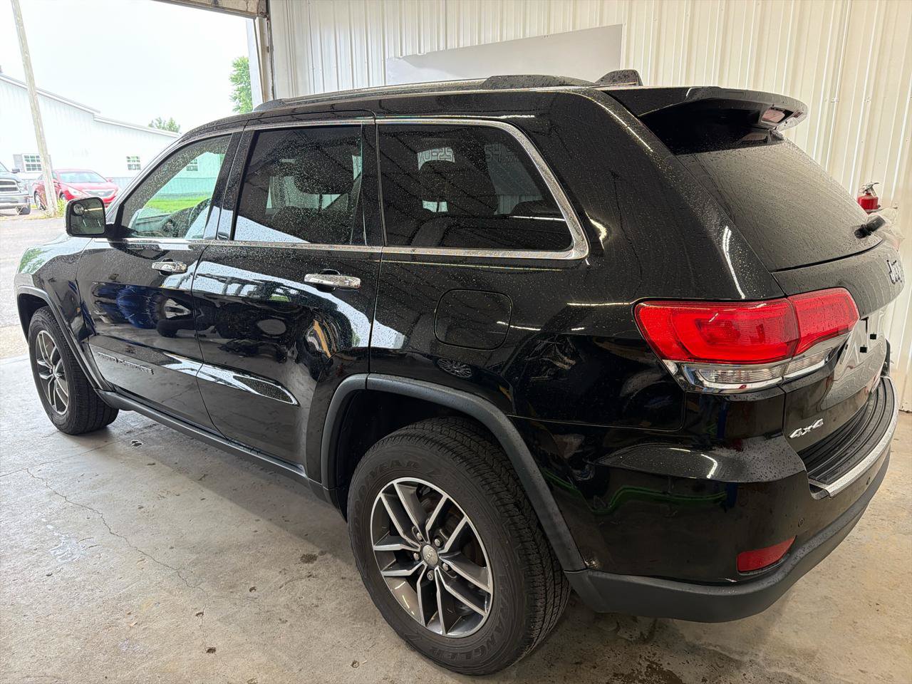 Used 2018 Jeep Grand Cherokee Limited AWD/4WD image 3