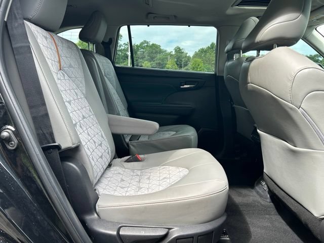 Used 2022 Toyota Highlander Bronze Edition AWD/4WD image 45