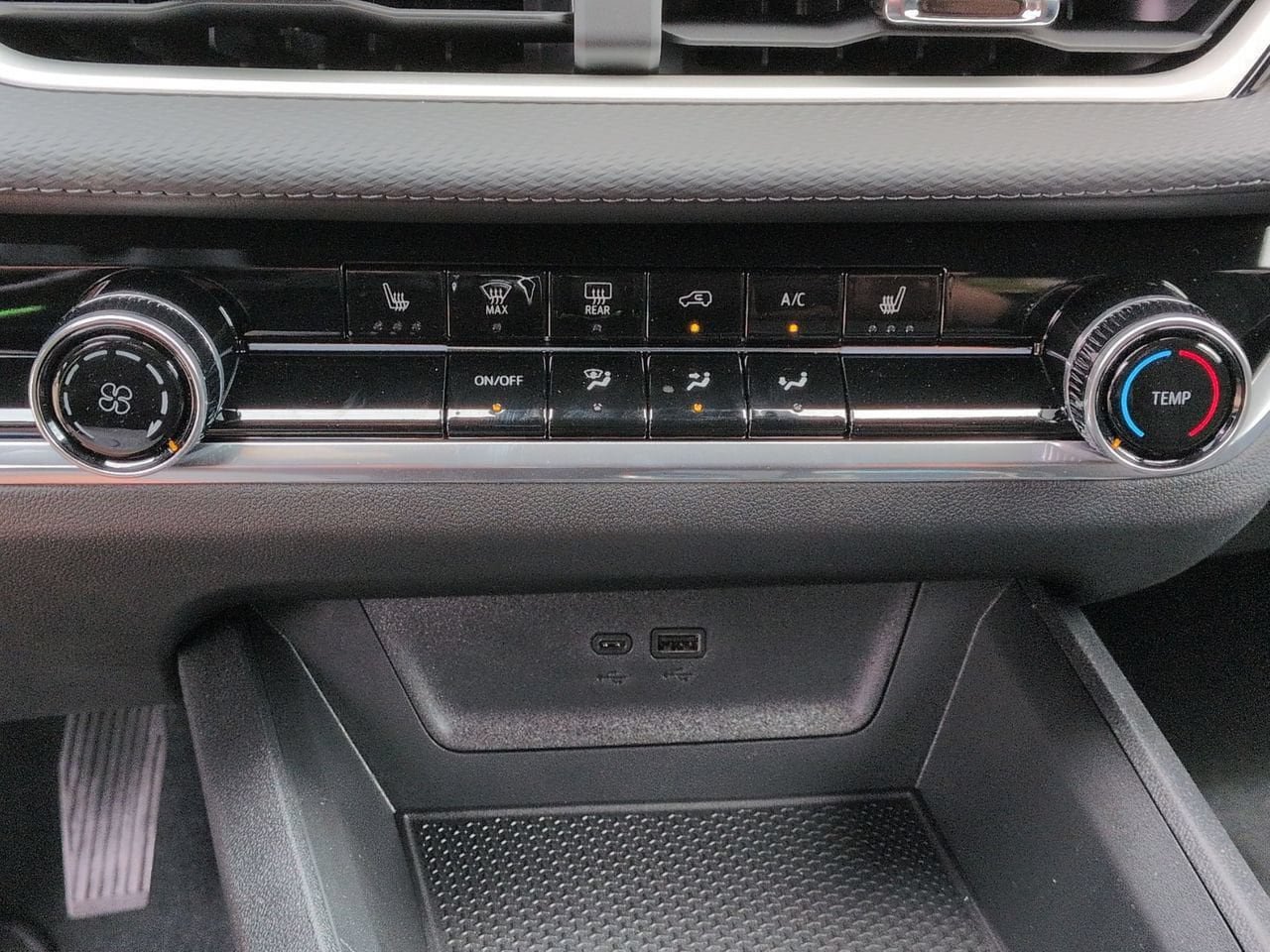 New 2026 Chevrolet Equinox LT w/ Safety and Technology Package FWD image 17