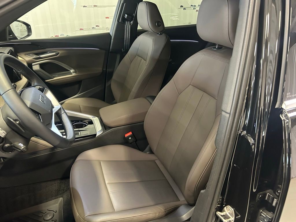 Used 2025 Audi Q5 Premium w/ Convenience Package AWD/4WD image 7