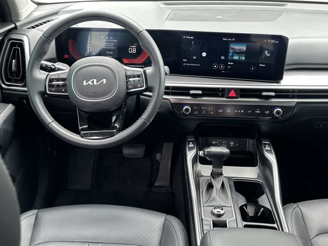 Used 2025 Kia Sorento EX w/ Panoramic Sunroof Package FWD image 11