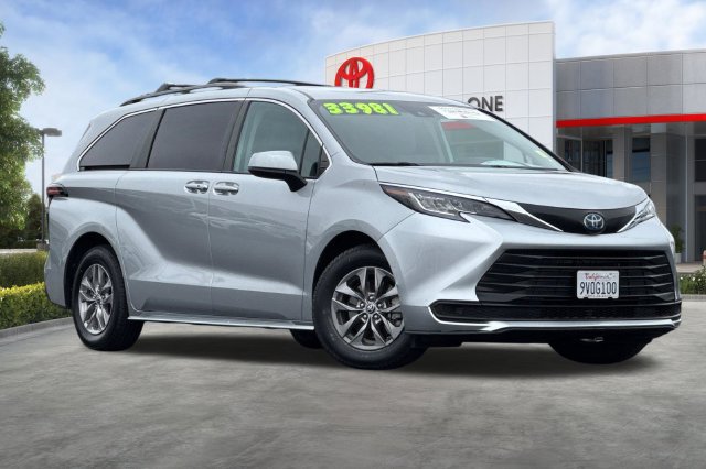 Certified 2022 Toyota Sienna LE FWD image 2