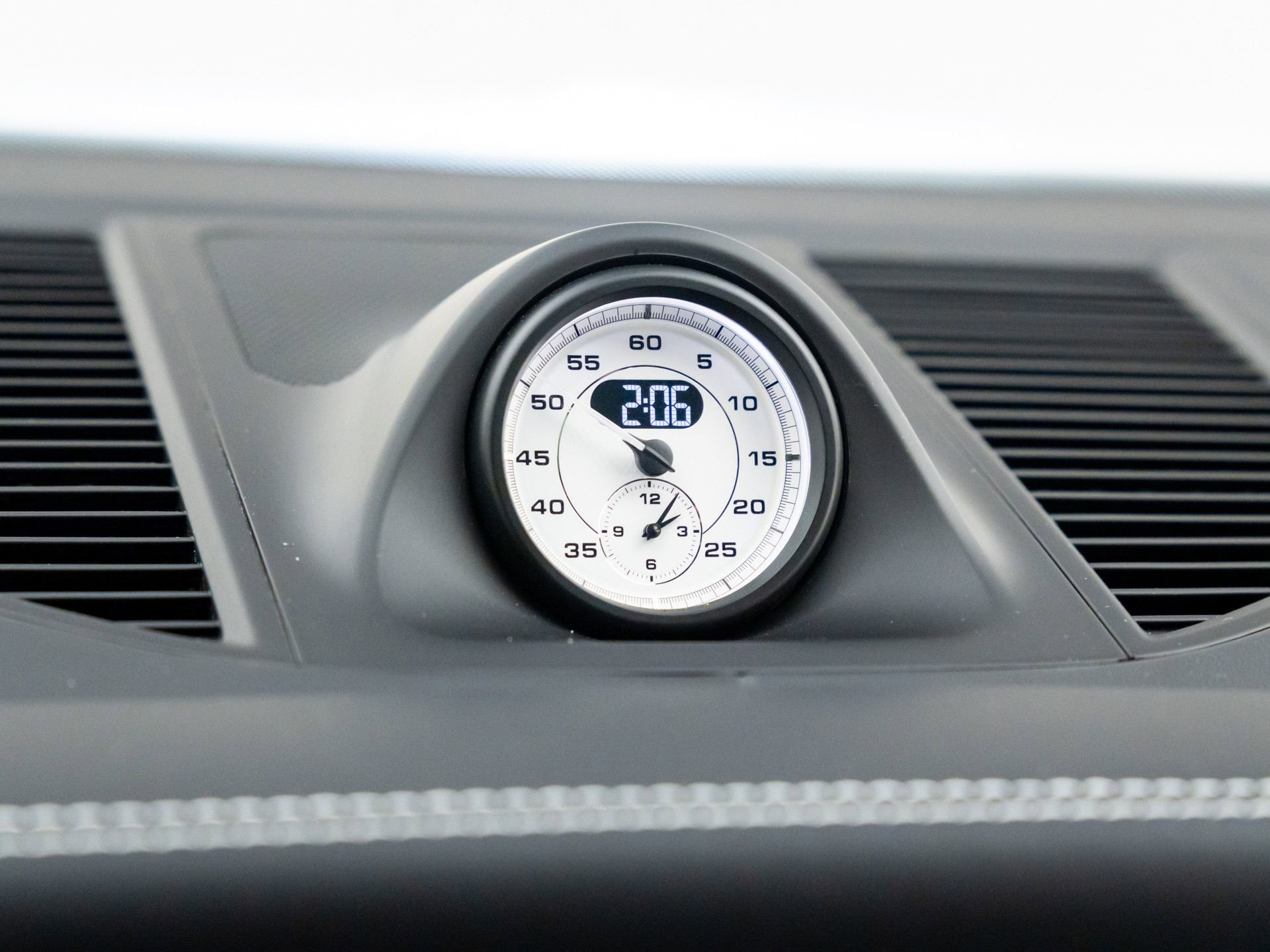 Certified 2024 Porsche Macan GTS image 26