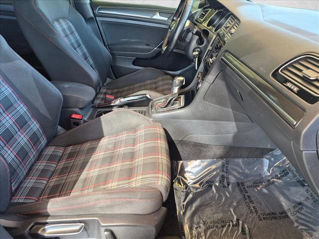 Used 2018 Volkswagen Golf S FWD image 18