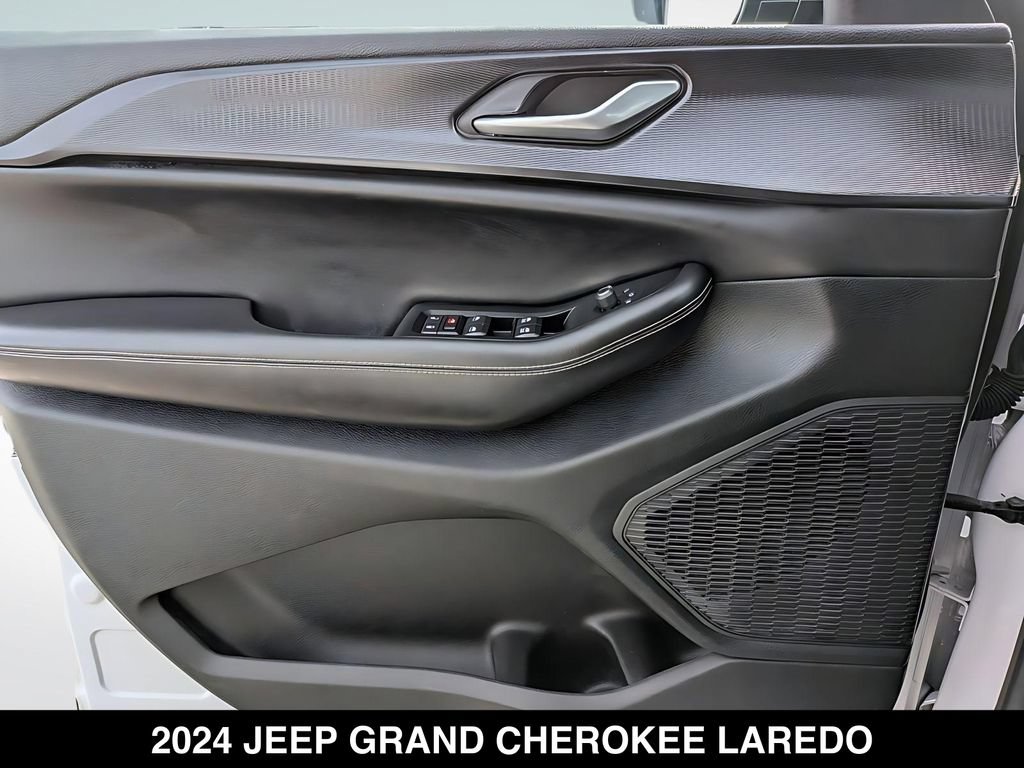 Used 2024 Jeep Grand Cherokee Laredo AWD/4WD image 22