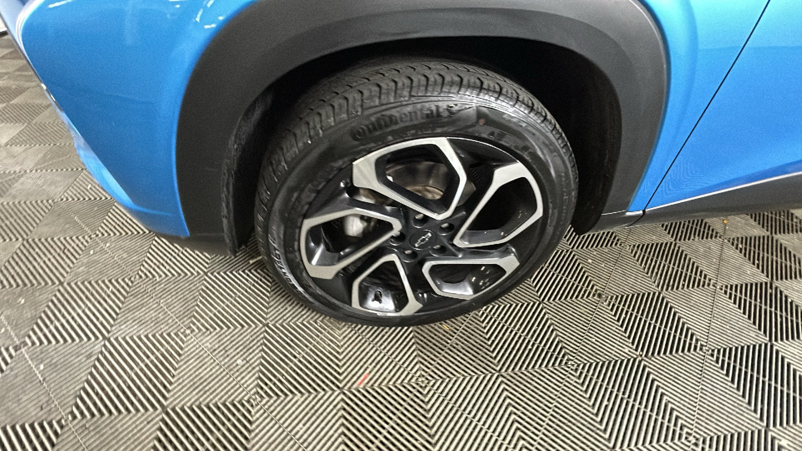 Used 2025 Chevrolet Trax RS FWD image 10
