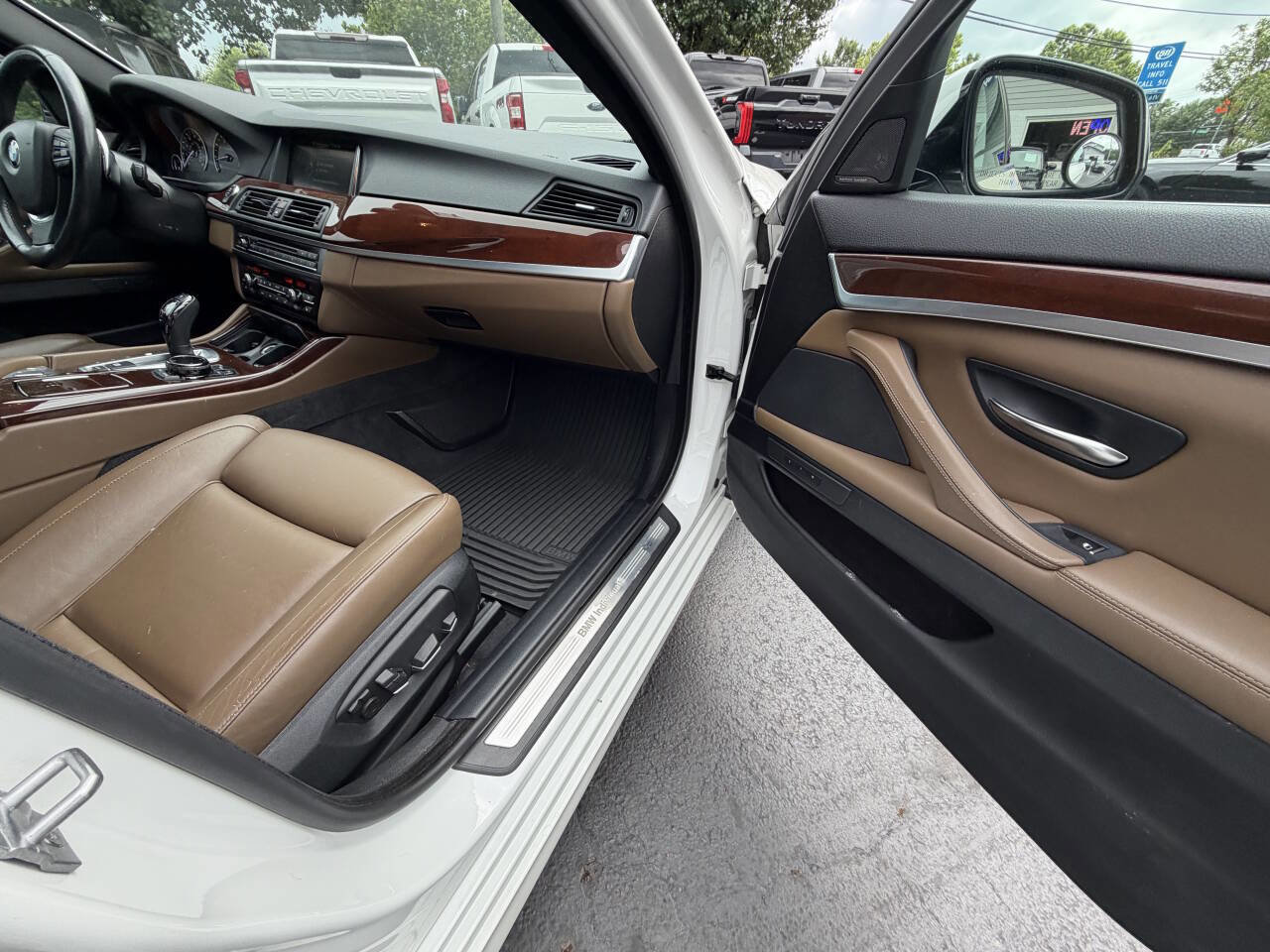 Used 2014 BMW 550i xDrive Sedan AWD/4WD image 9