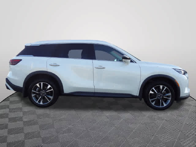 Used 2023 INFINITI QX60 Luxe w/ Performance Audio Package AWD/4WD image 4