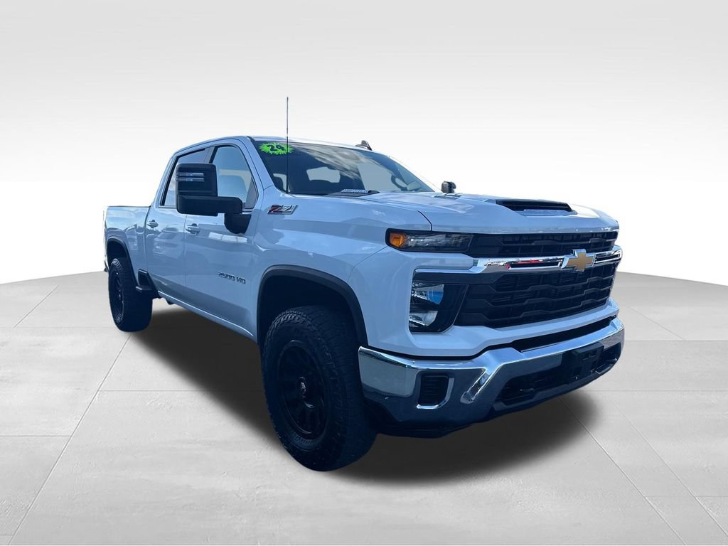 Used 2024 Chevrolet Silverado 2500 LT AWD/4WD image 8