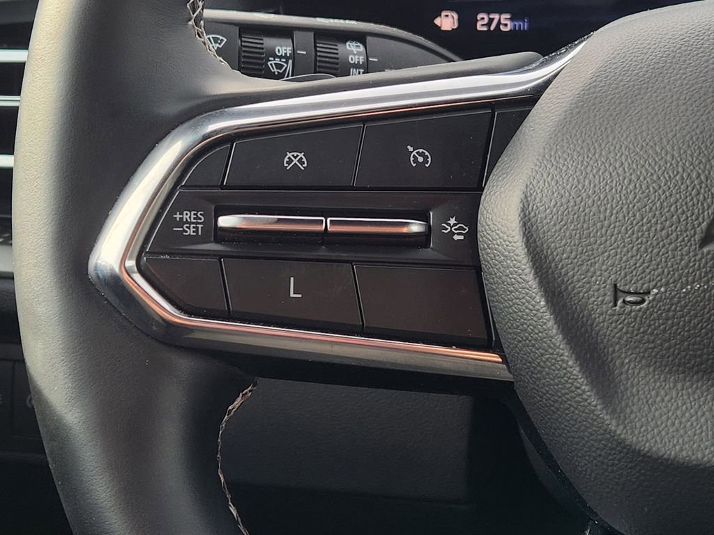 Used 2025 Chevrolet Traverse LT image 27