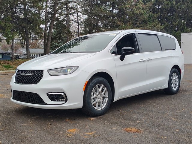 New 2026 Chrysler Pacifica Select image 10