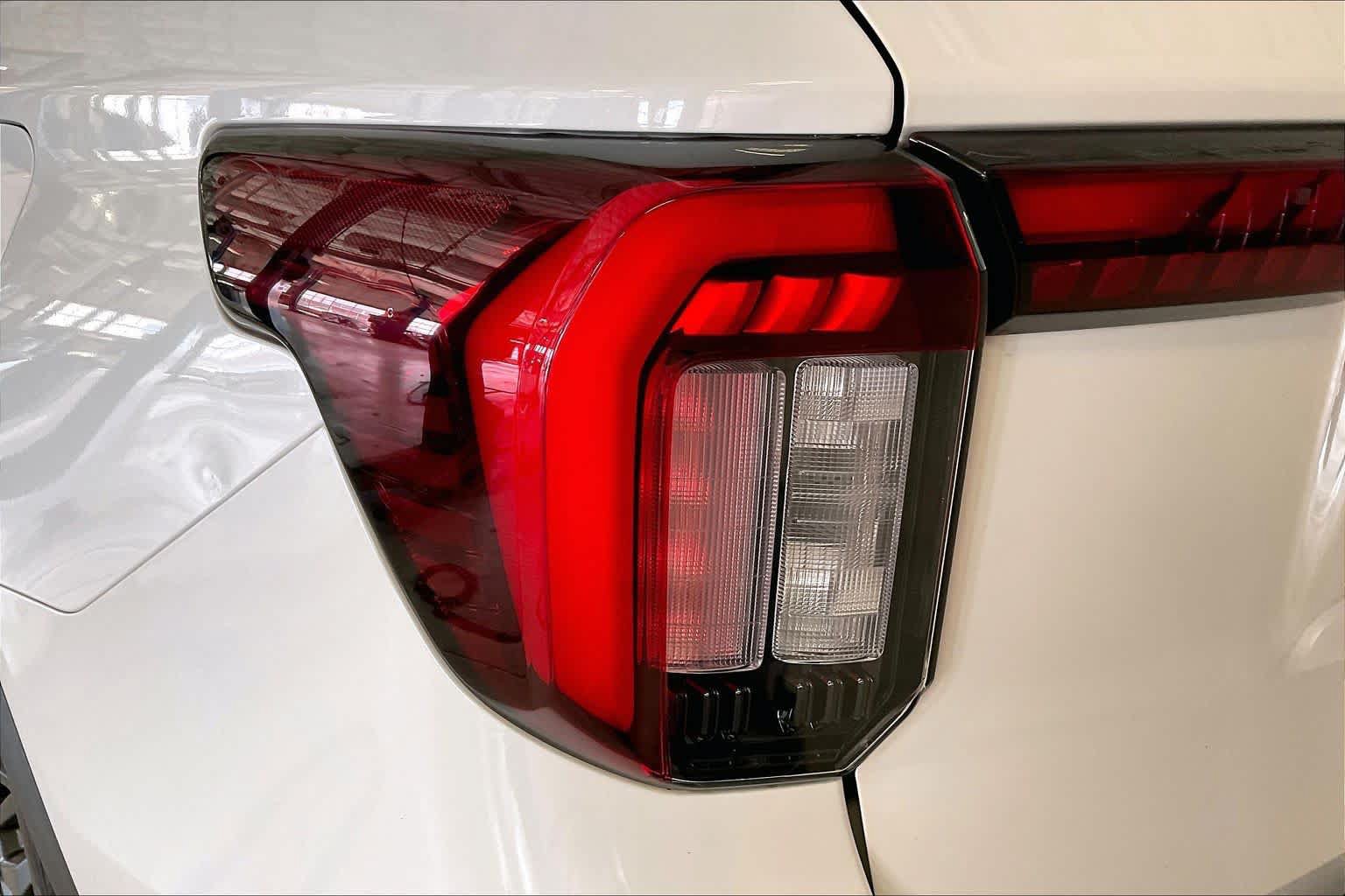 Used 2025 Ford Explorer ST AWD/4WD image 26