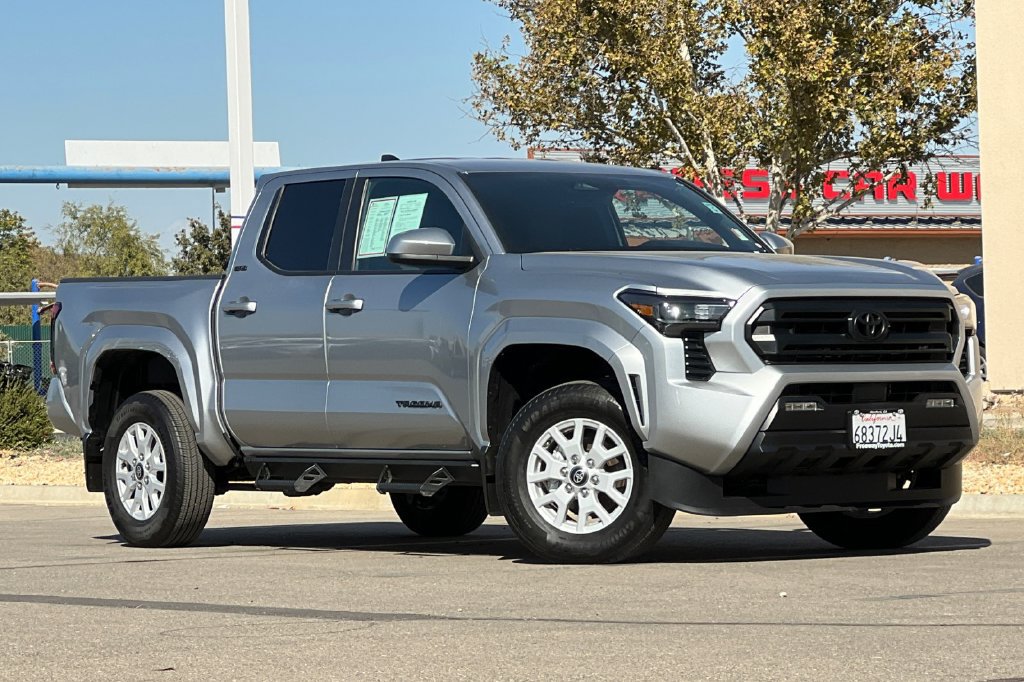 Certified 2025 Toyota Tacoma SR5 AWD/4WD image 2
