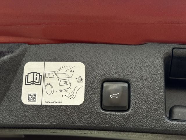 Used 2020 Ford Escape SEL FWD image 33