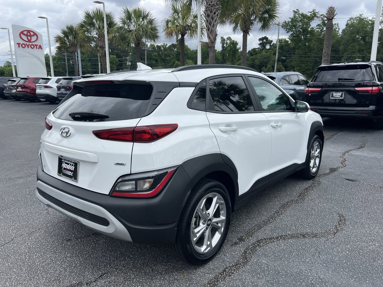 Used 2023 Hyundai Kona SEL w/ Cargo Package AWD/4WD image 10