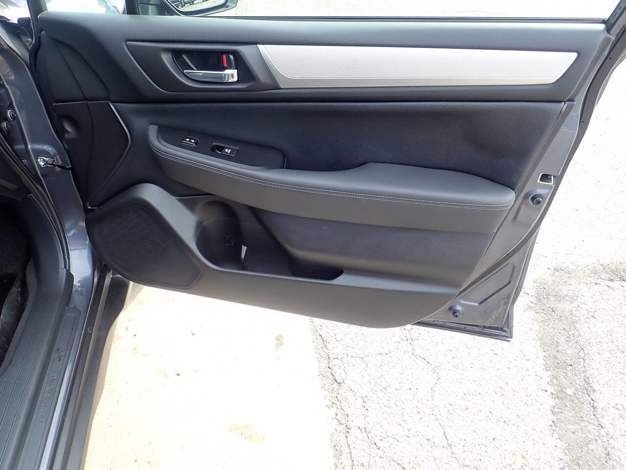 Used 2016 Subaru Outback 2.5i Premium image 29